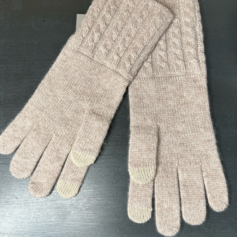 Amicale Cashmere Cable Knit Gloves, Beige NWT - Picture 2 of 6